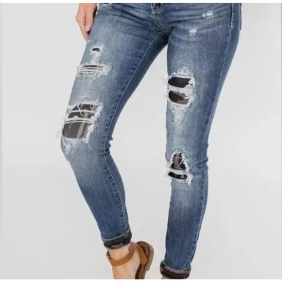 Judy Blue Women's Distressed Blue Denim Jeans With Camo Accents and Cuffs 14W - Picture 1 of 9